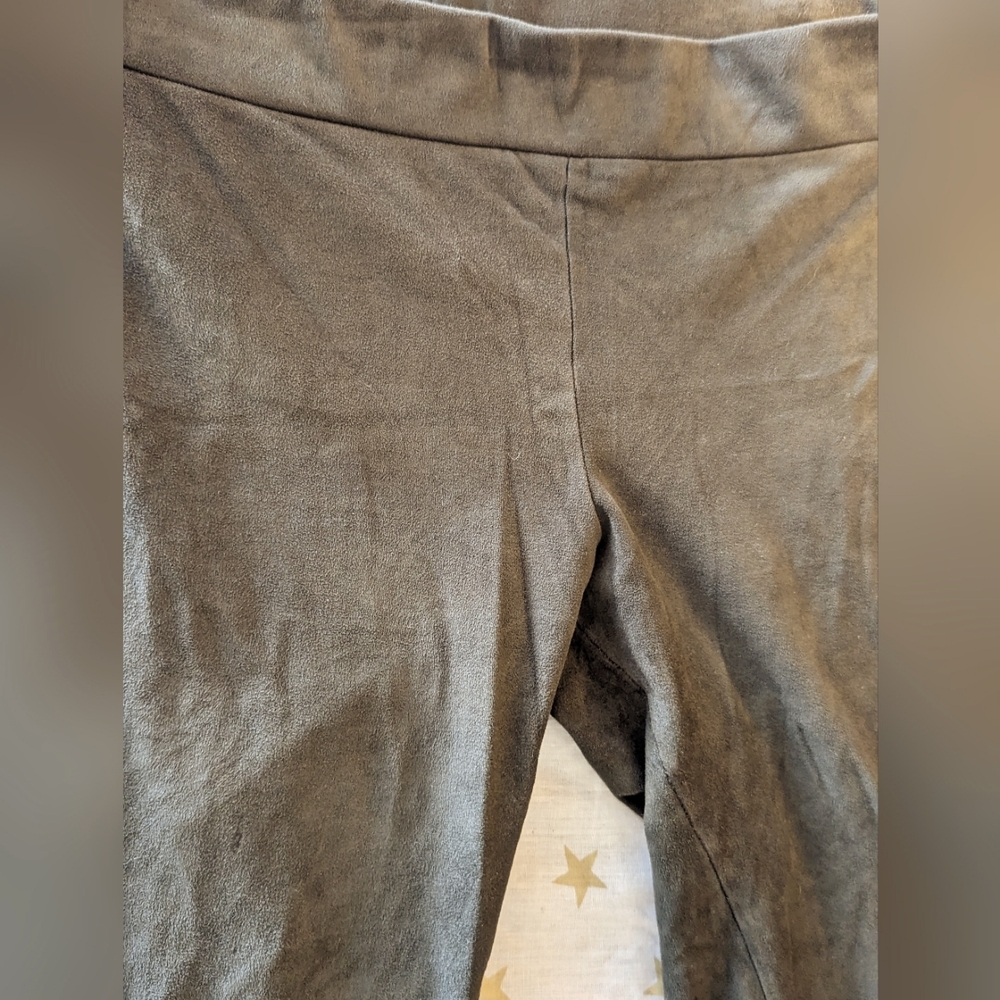 Green Vegan Suede Cropped Leggings Size M